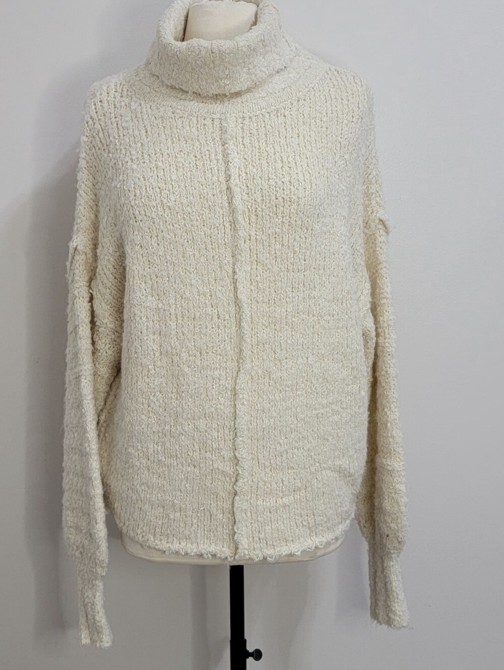 UMGEE Women's Cream Beige Cow neck Boucle Texture Pullover Sweater Size Small